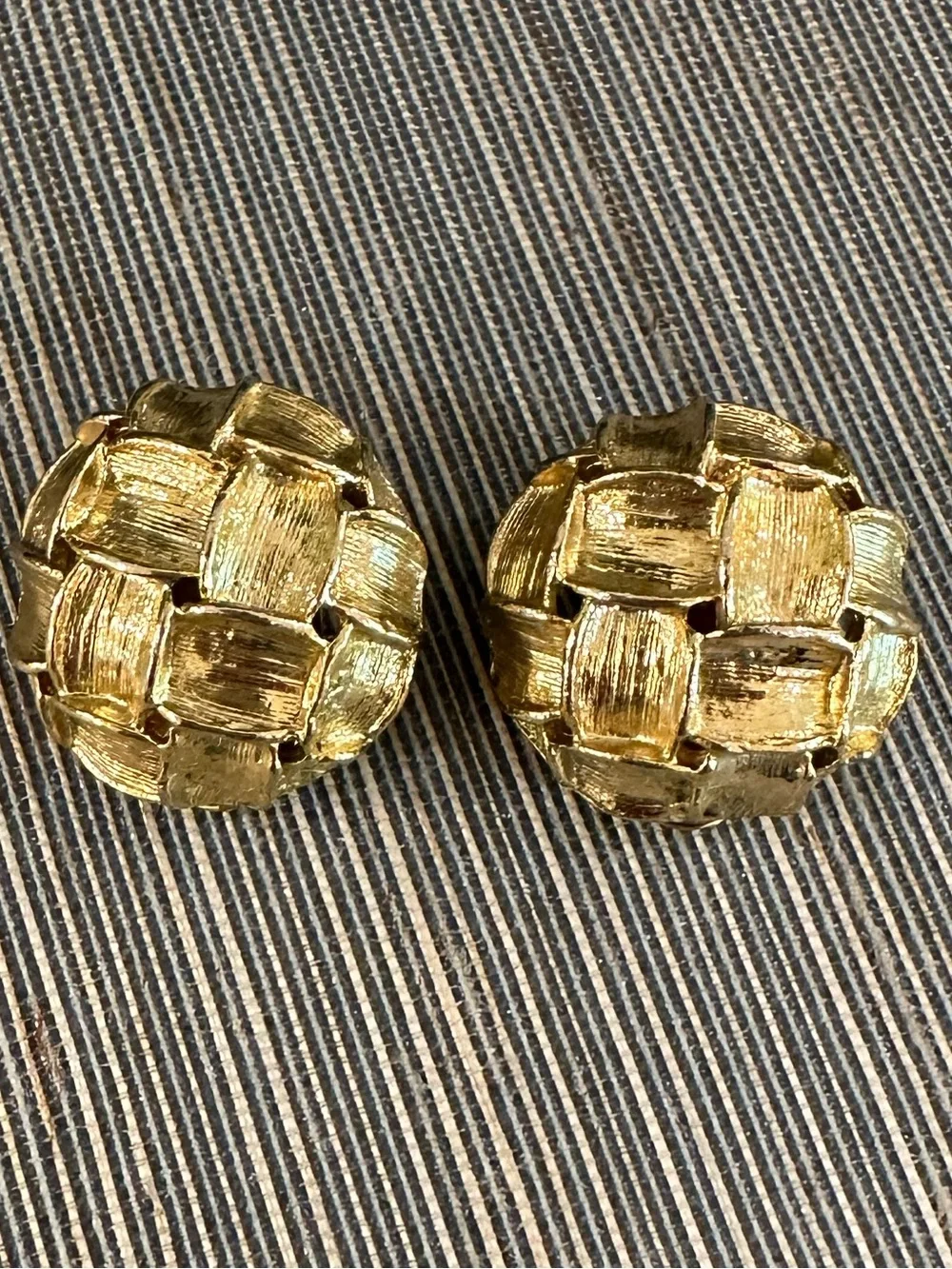 Vintage Sarah Coventry Gold Tone Clip Earrings